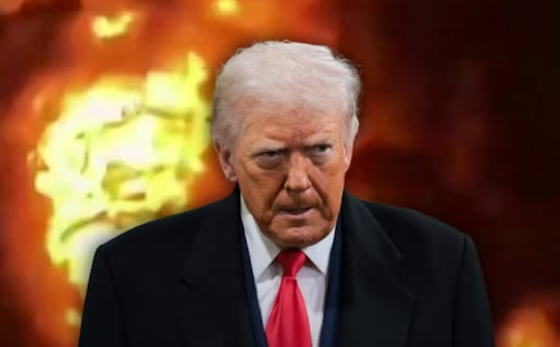 trump avec feu derrière